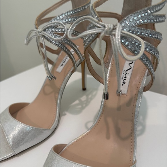 Nina Silver Strappy Heels- brand new in box - Picture 4 of 8